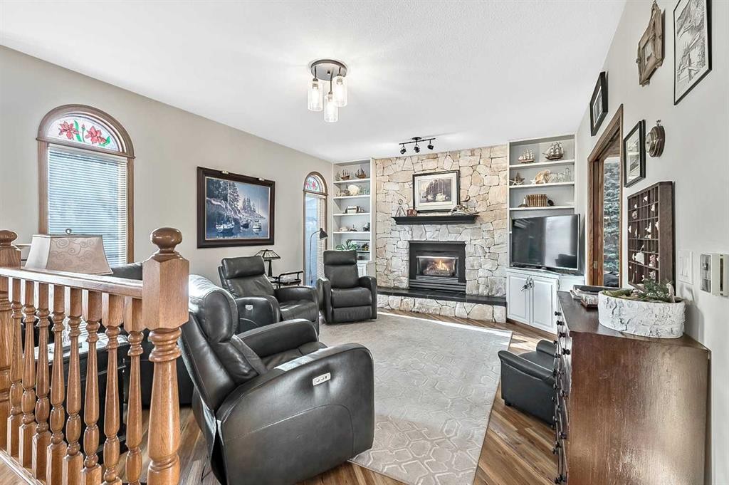 607 9 Street Se, High River, AB - Indoor Photo Showing Living Room With Fireplace