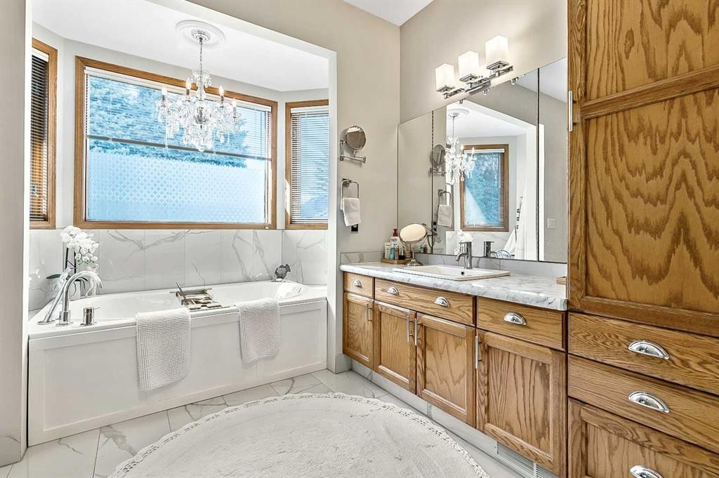 607 9 Street Se, High River, AB - Indoor Photo Showing Bathroom