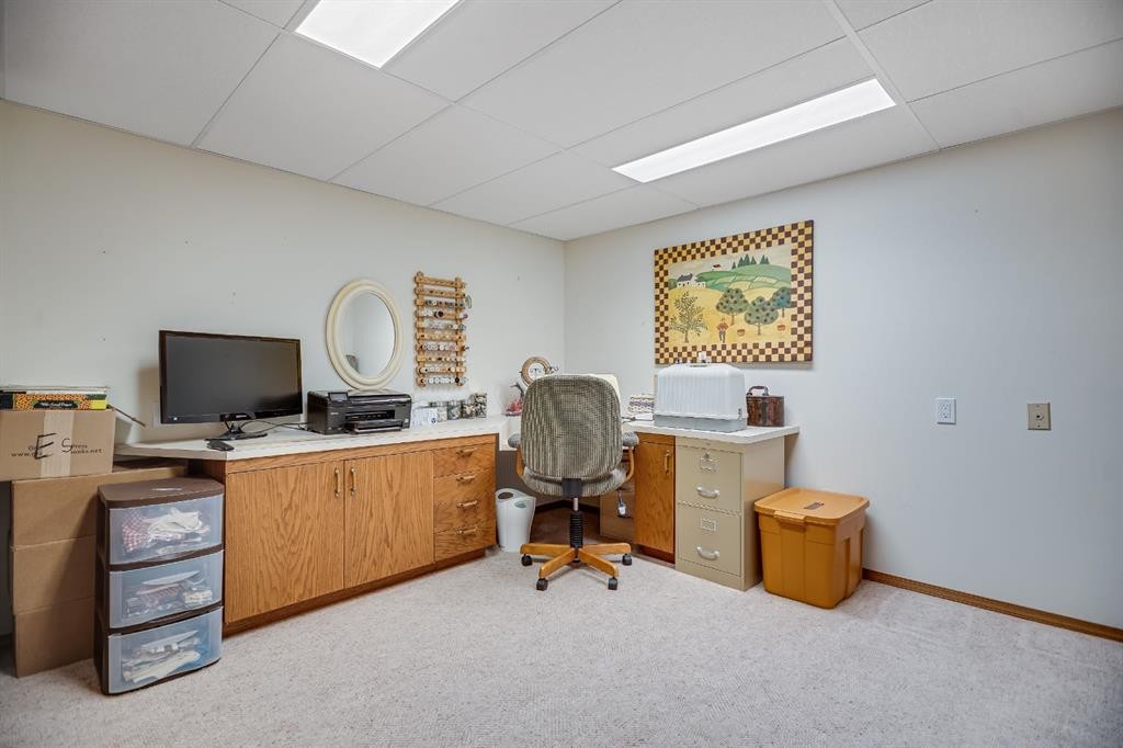 607 9 Street Se, High River, AB - Indoor Photo Showing Office