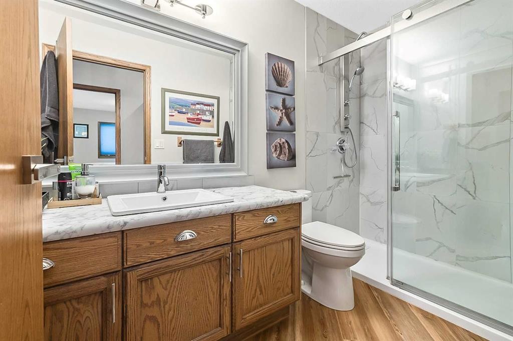 607 9 Street Se, High River, AB - Indoor Photo Showing Bathroom