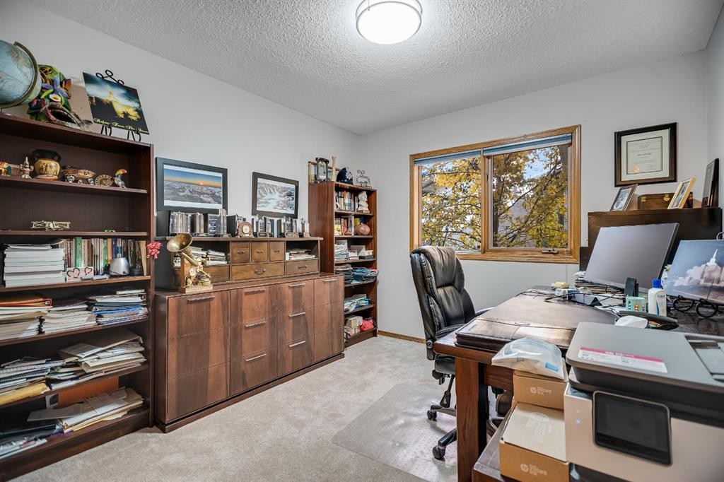 607 9 Street Se, High River, AB - Indoor Photo Showing Office
