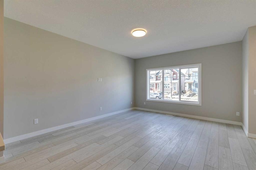 642 Rangeview Street Se, Calgary, AB - Indoor Photo Showing Other Room