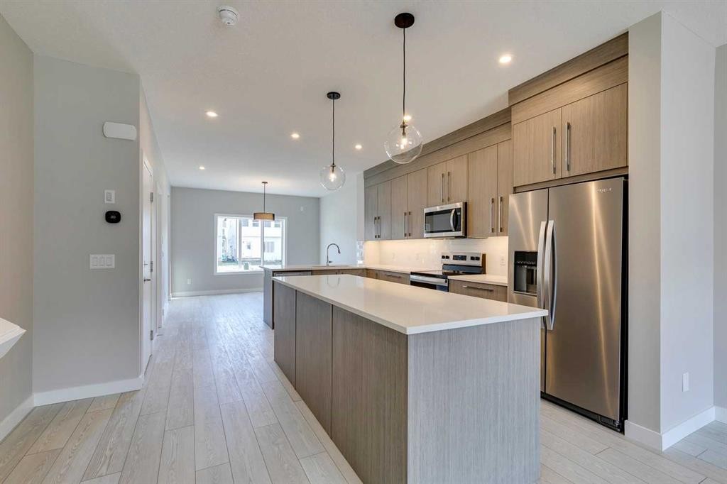 642 Rangeview Street Se, Calgary, AB - Indoor Photo Showing Kitchen With Stainless Steel Kitchen With Upgraded Kitchen