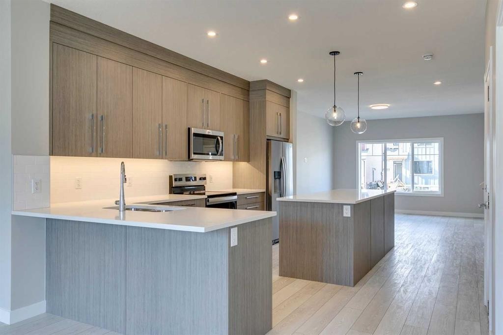 642 Rangeview Street Se, Calgary, AB - Indoor Photo Showing Kitchen With Stainless Steel Kitchen With Upgraded Kitchen