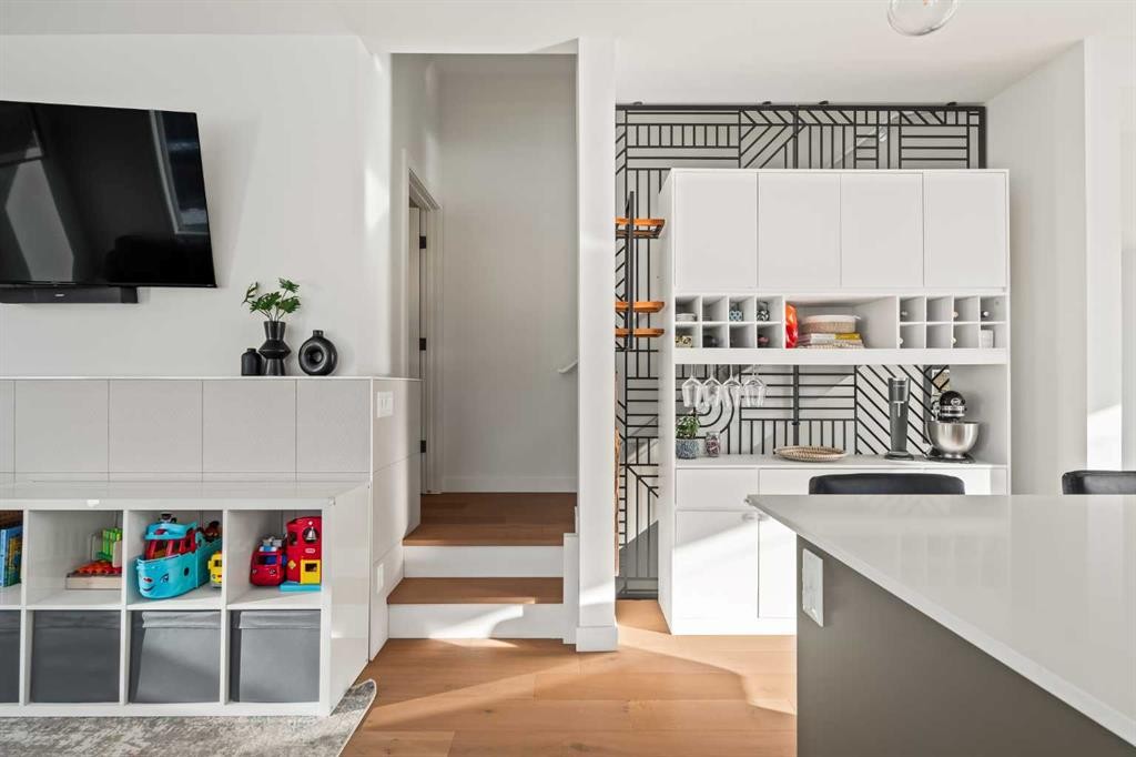 1940 Bowness Road Nw, Calgary, AB - Indoor