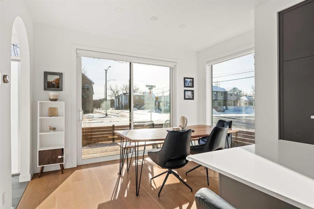 1940 Bowness Road Nw, Calgary, AB - Indoor Photo Showing Dining Room