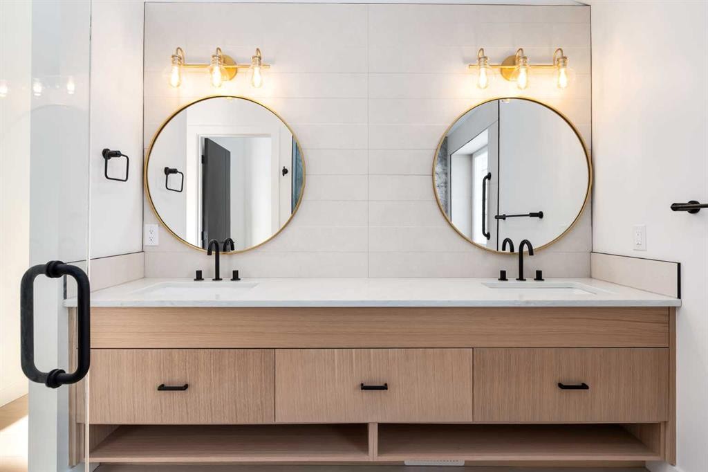 58 Edgevalley Close Nw, Calgary, AB - Indoor Photo Showing Bathroom