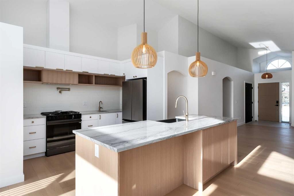58 Edgevalley Close Nw, Calgary, AB - Indoor Photo Showing Kitchen