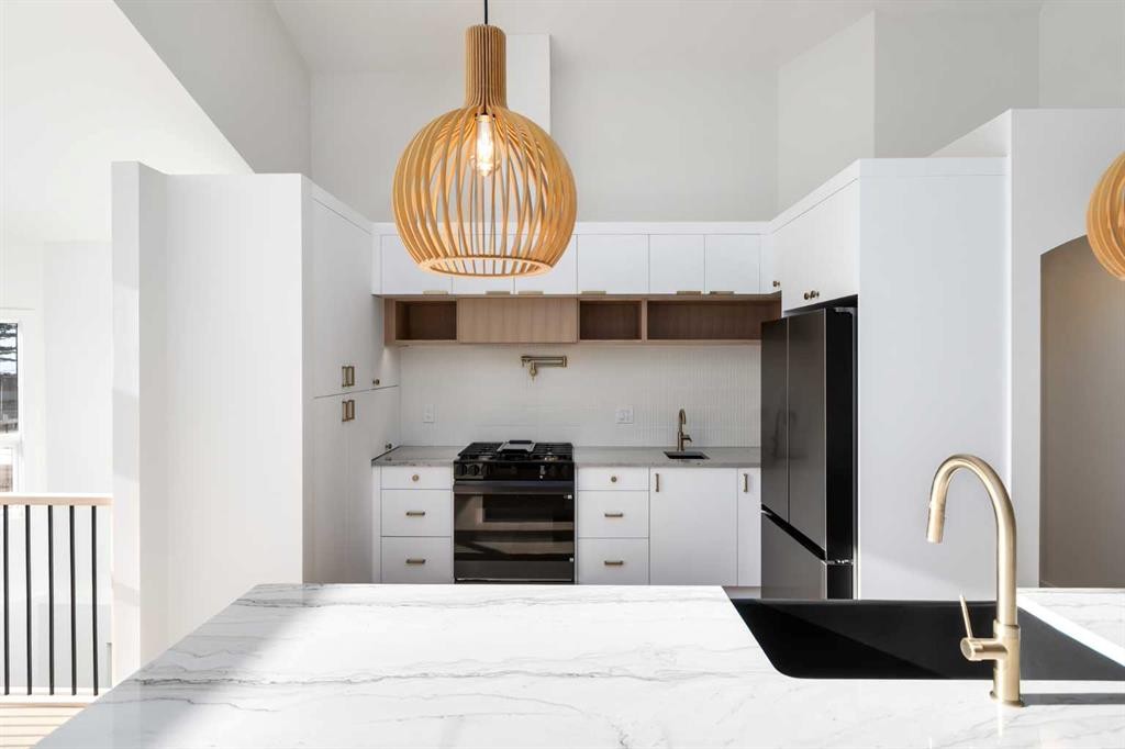 58 Edgevalley Close Nw, Calgary, AB - Indoor Photo Showing Kitchen