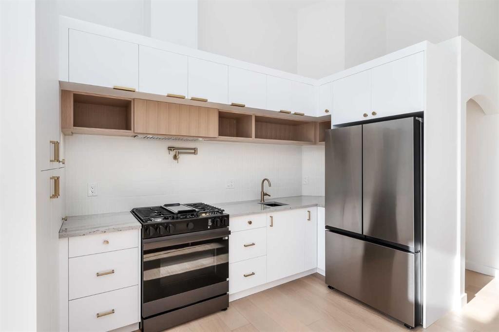 58 Edgevalley Close Nw, Calgary, AB - Indoor Photo Showing Kitchen