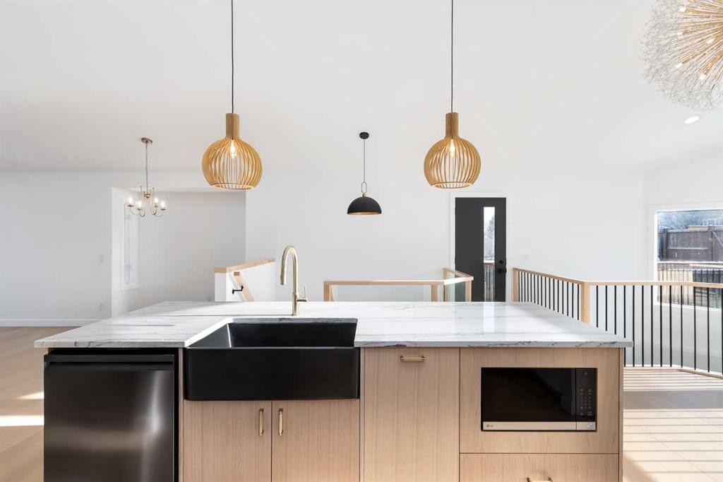 58 Edgevalley Close Nw, Calgary, AB - Indoor Photo Showing Kitchen