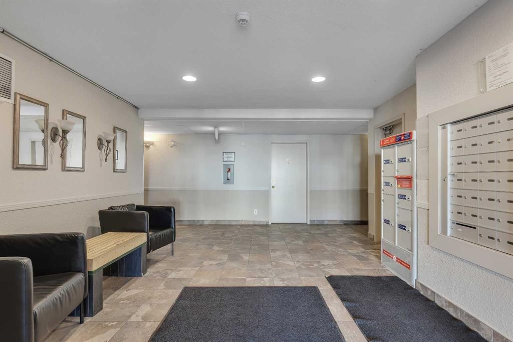 1122-2371 Eversyde Avenue Sw, Calgary, AB - Indoor Photo Showing Other Room