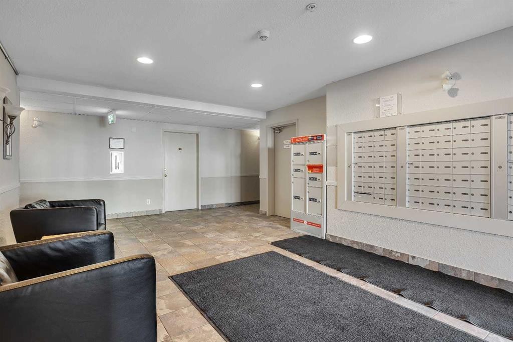 1122-2371 Eversyde Avenue Sw, Calgary, AB - Indoor Photo Showing Other Room
