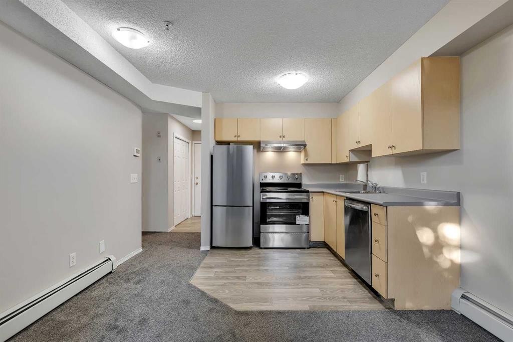1122-2371 Eversyde Avenue Sw, Calgary, AB - Indoor Photo Showing Kitchen