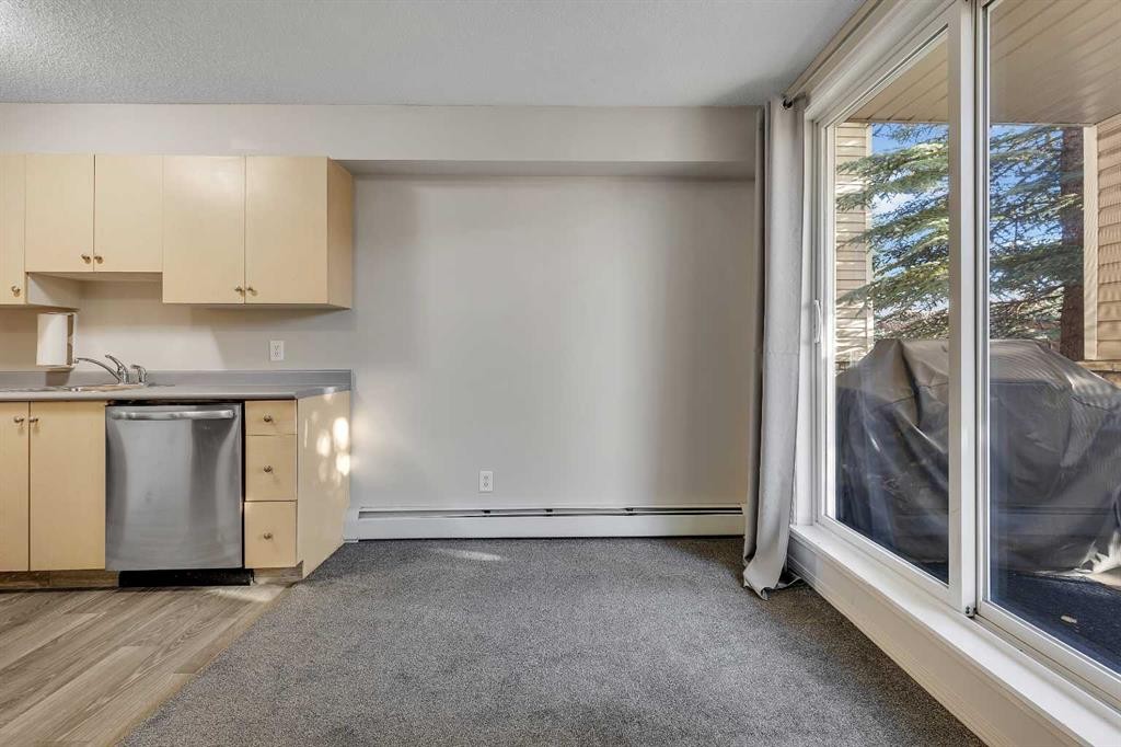 1122-2371 Eversyde Avenue Sw, Calgary, AB - Indoor Photo Showing Kitchen