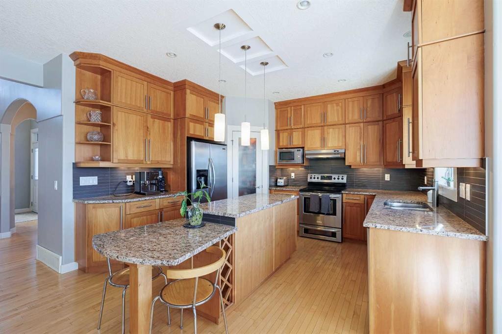 98 Tuscany Estates Crescent Nw, Calgary, AB - Indoor Photo Showing Kitchen With Stainless Steel Kitchen