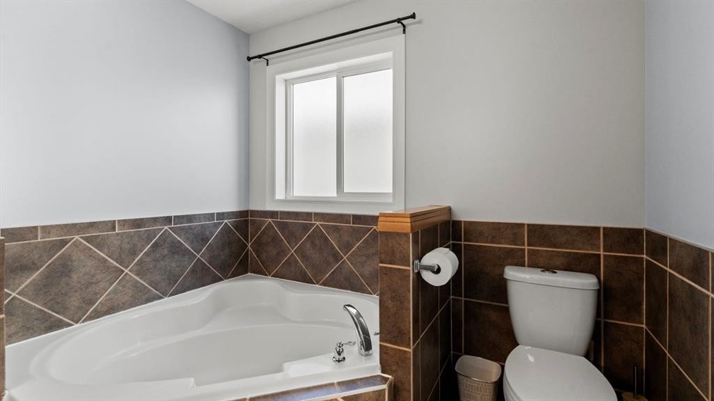 158 Covemeadow Road Ne, Calgary, AB - Indoor Photo Showing Bathroom