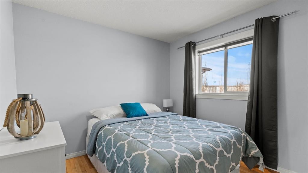 158 Covemeadow Road Ne, Calgary, AB - Indoor Photo Showing Bedroom