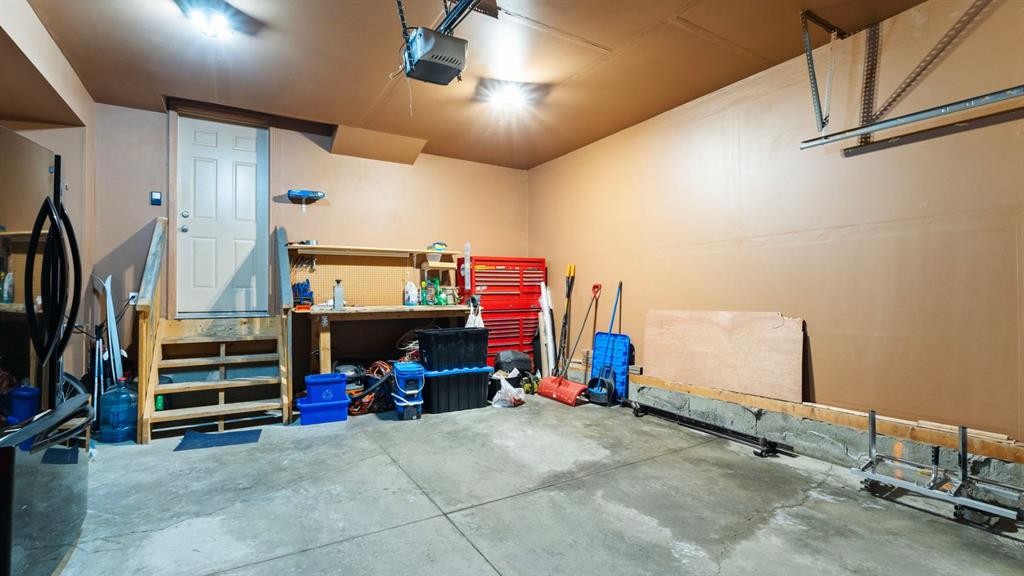 158 Covemeadow Road Ne, Calgary, AB - Indoor Photo Showing Garage