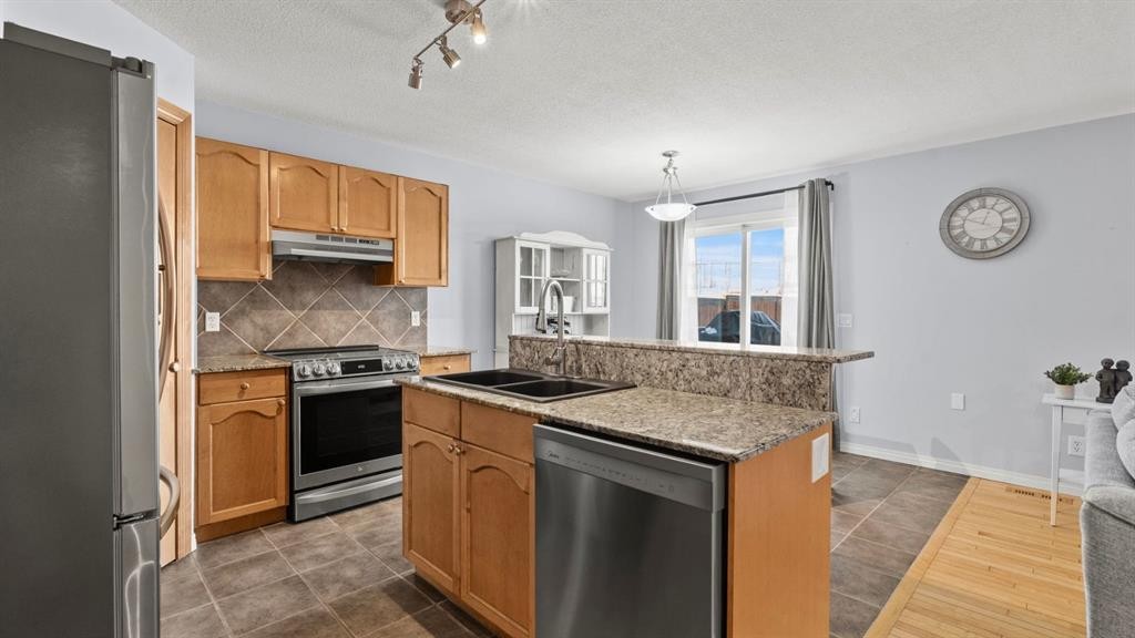 158 Covemeadow Road Ne, Calgary, AB - Indoor Photo Showing Kitchen With Stainless Steel Kitchen With Double Sink