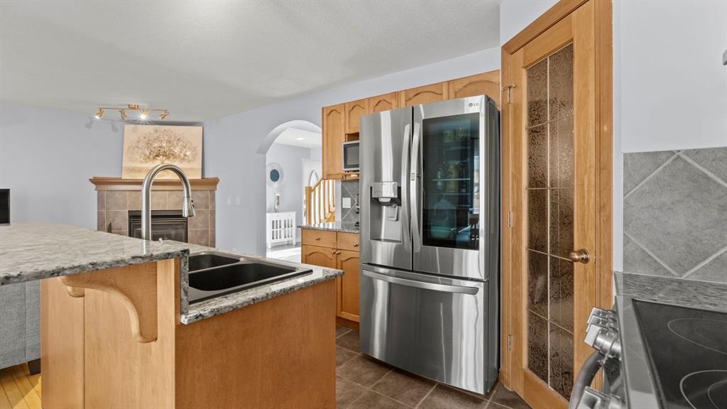 158 Covemeadow Road Ne, Calgary, AB - Indoor Photo Showing Kitchen With Double Sink