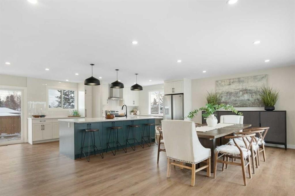 248 Madeira Place Ne, Calgary, AB - Indoor Photo Showing Other Room