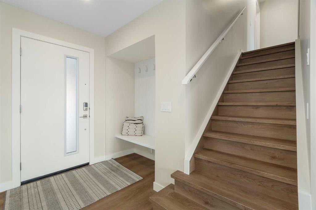 248 Madeira Place Ne, Calgary, AB - Indoor Photo Showing Other Room