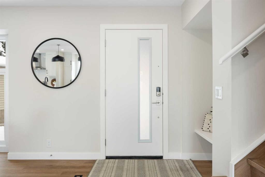 248 Madeira Place Ne, Calgary, AB - Indoor Photo Showing Other Room