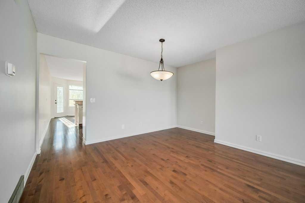 222 Diamond Court Se, Calgary, AB - Indoor Photo Showing Other Room