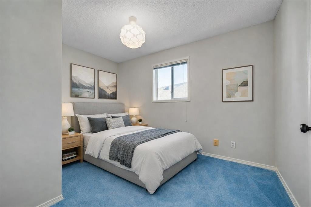 222 Diamond Court Se, Calgary, AB - Indoor Photo Showing Bedroom
