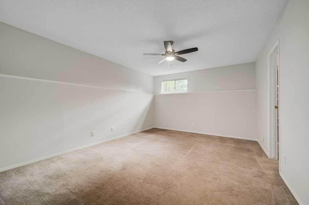 222 Diamond Court Se, Calgary, AB - Indoor Photo Showing Other Room