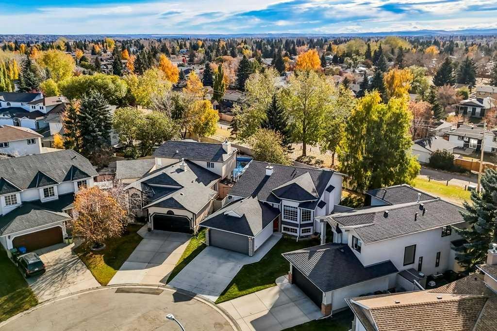 222 Diamond Court Se, Calgary, AB - Outdoor With View