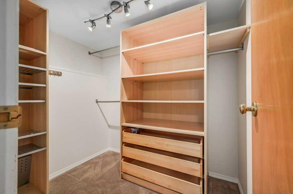 222 Diamond Court Se, Calgary, AB - Indoor With Storage