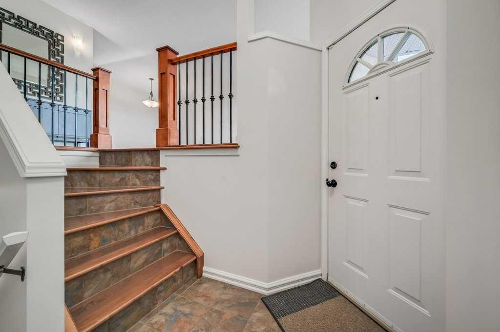 222 Diamond Court Se, Calgary, AB - Indoor Photo Showing Other Room
