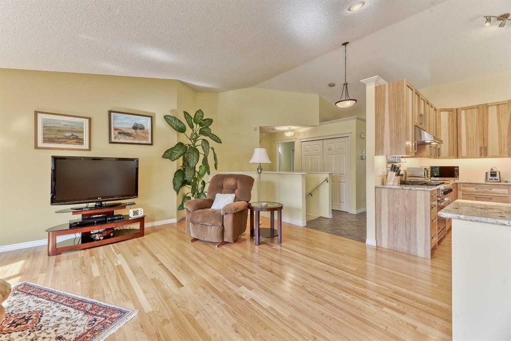 7 Scotia Landing Nw, Calgary, AB