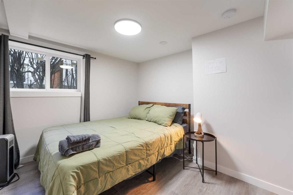 4608 70 Street Nw, Calgary, AB - Indoor Photo Showing Bedroom