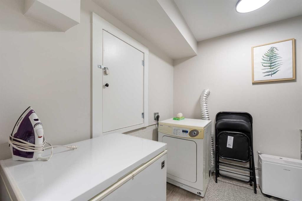 4608 70 Street Nw, Calgary, AB - Indoor Photo Showing Laundry Room
