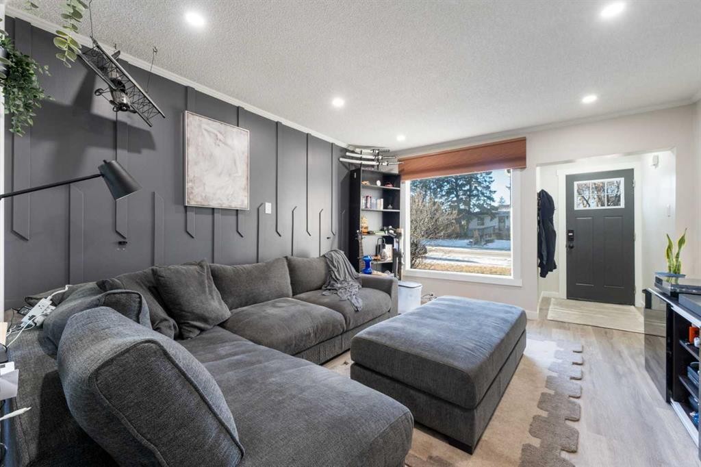 4608 70 Street Nw, Calgary, AB - Indoor Photo Showing Other Room