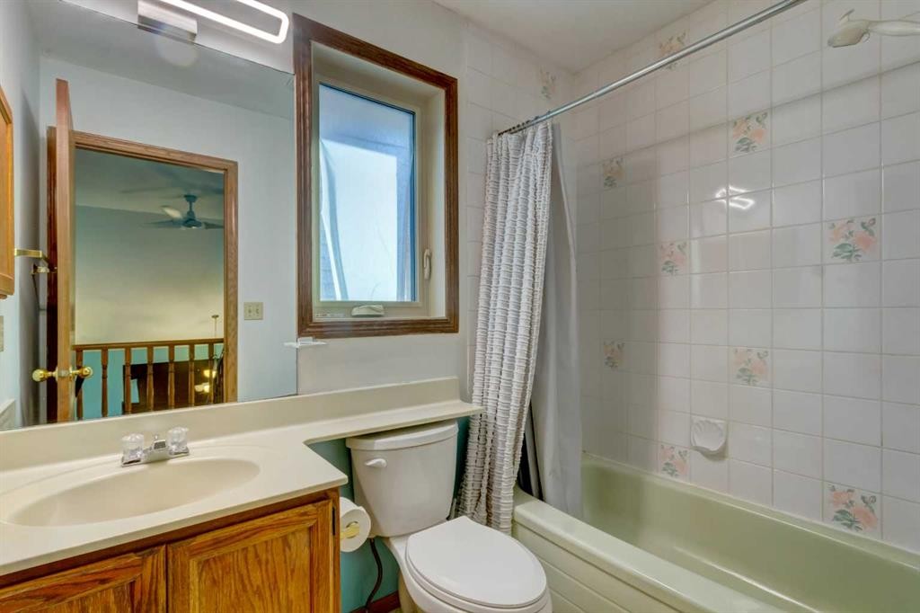 184 Riverbend Drive Se, Calgary, AB - Indoor Photo Showing Bathroom