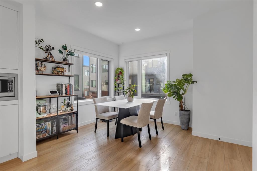 213 Greenbriar Common Nw, Calgary, AB - Indoor Photo Showing Dining Room