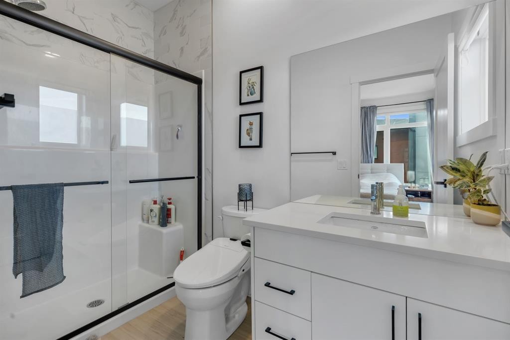 213 Greenbriar Common Nw, Calgary, AB - Indoor Photo Showing Bathroom