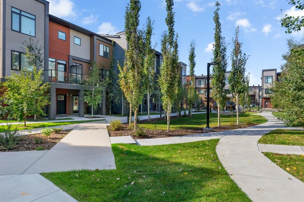 213 Greenbriar Common Nw, Calgary, AB - Outdoor With Facade