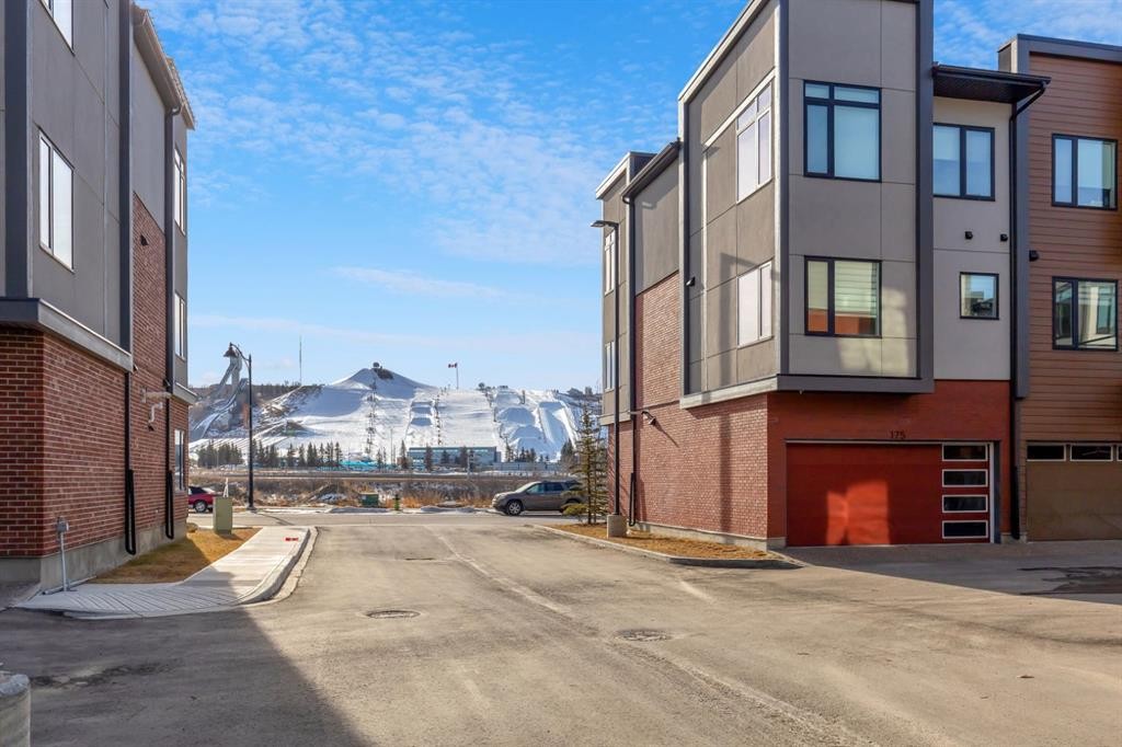 213 Greenbriar Common Nw, Calgary, AB - Outdoor