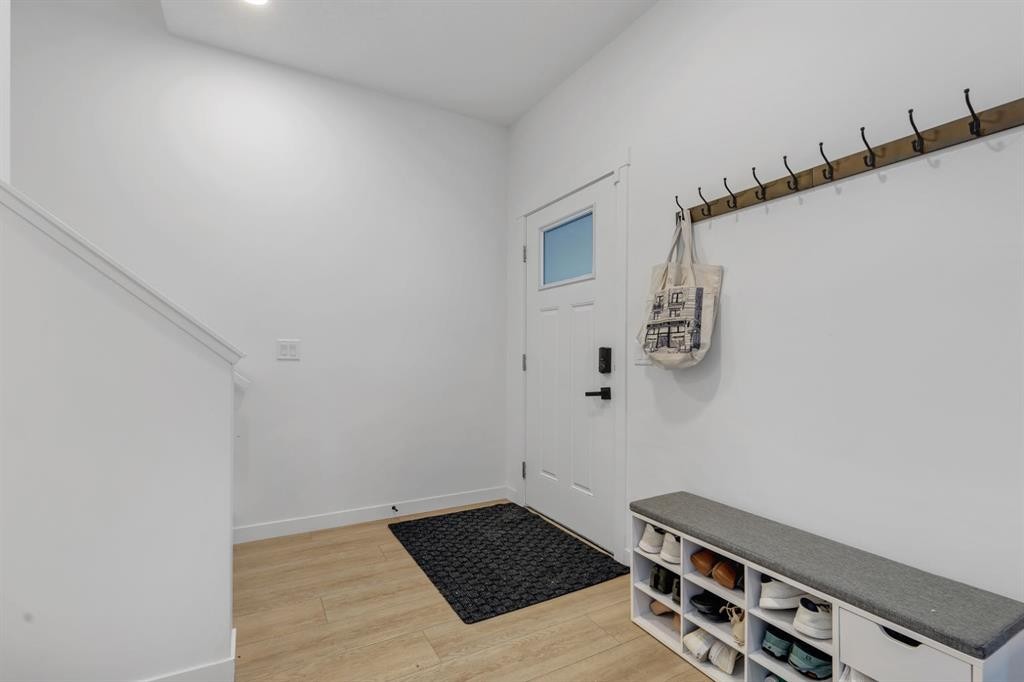 213 Greenbriar Common Nw, Calgary, AB - Indoor Photo Showing Other Room