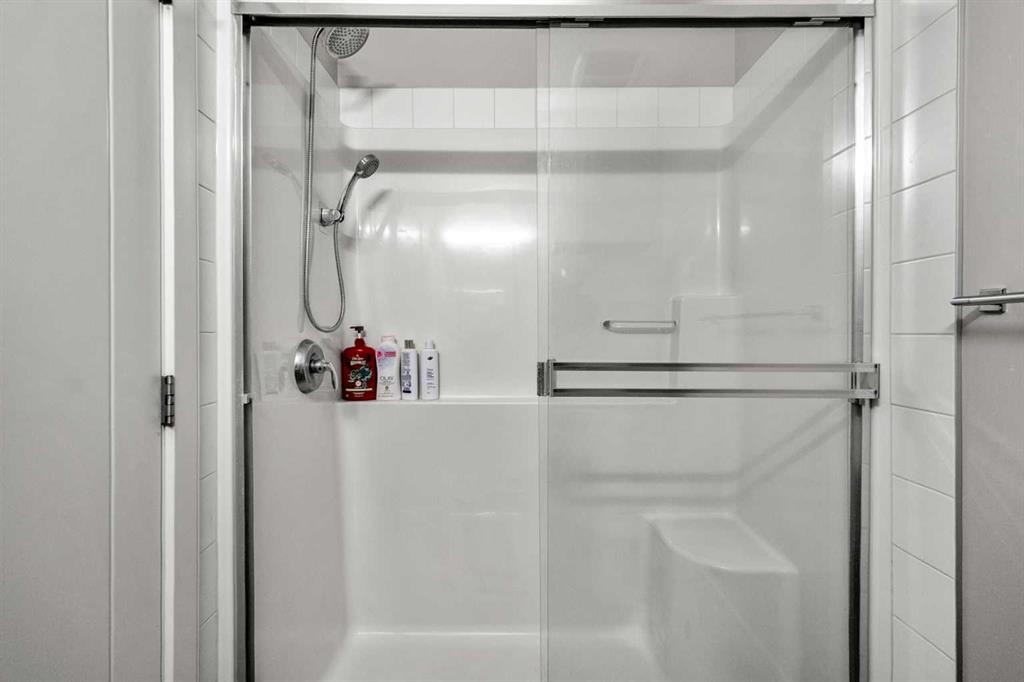 51 Redstone Circle Ne, Calgary, AB - Indoor Photo Showing Bathroom