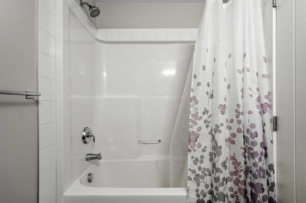 51 Redstone Circle Ne, Calgary, AB - Indoor Photo Showing Bathroom