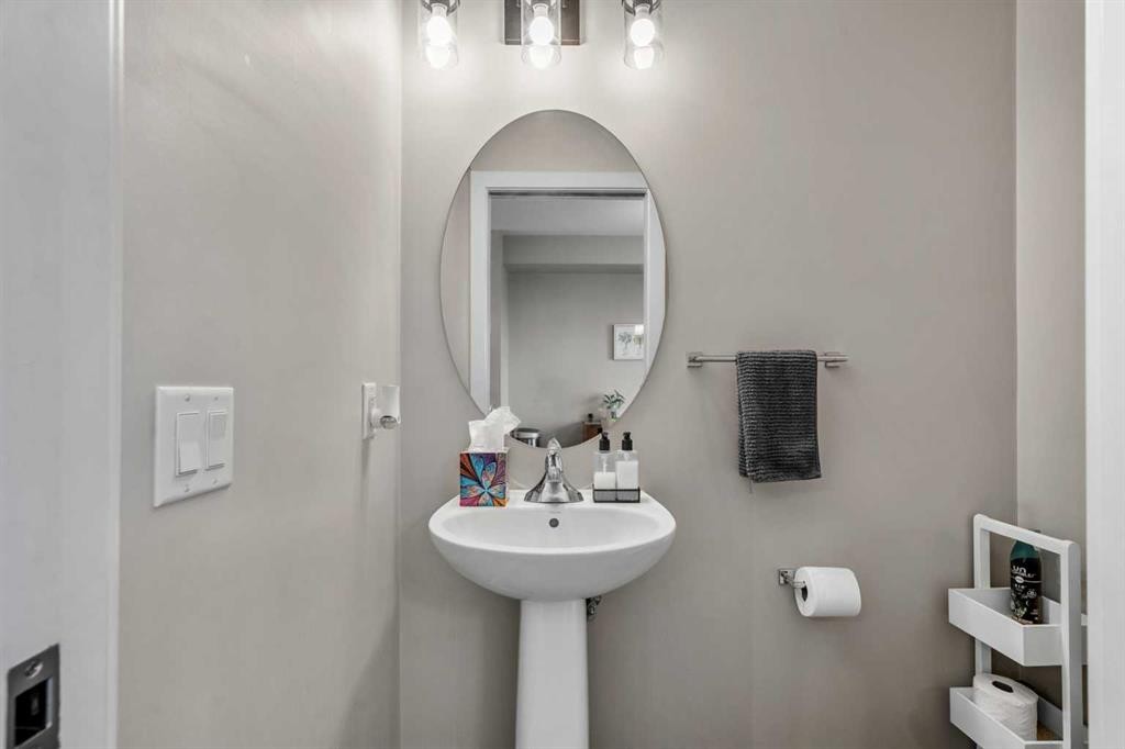 51 Redstone Circle Ne, Calgary, AB - Indoor Photo Showing Bathroom