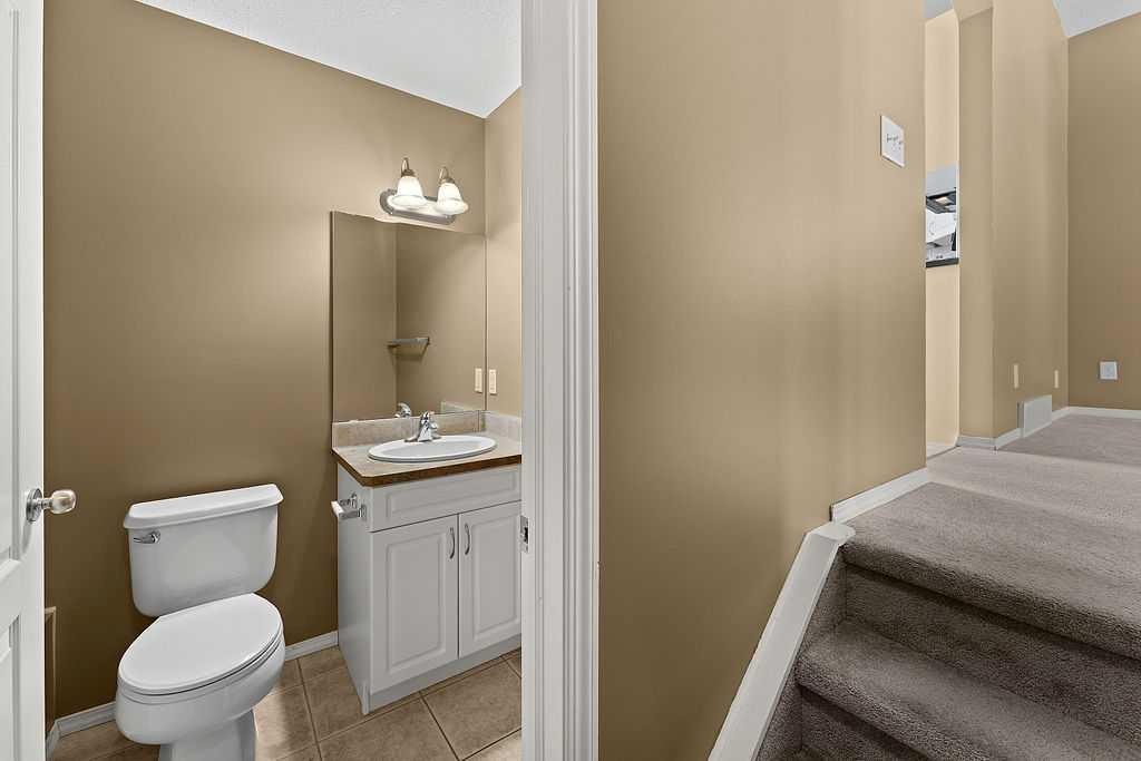 215 Strathcona Circle, Strathmore, AB - Indoor Photo Showing Bathroom