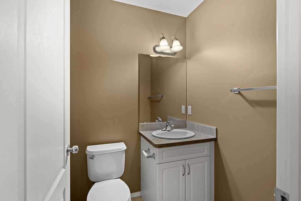 215 Strathcona Circle, Strathmore, AB - Indoor Photo Showing Bathroom
