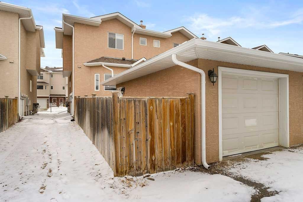215 Strathcona Circle, Strathmore, AB - Outdoor With Exterior